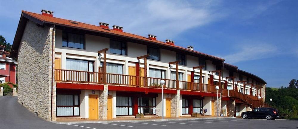 Apartamentos Aldea Del Puente Cangas de Onis Luaran gambar
