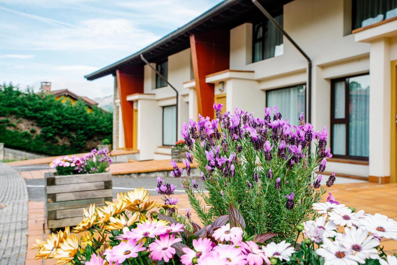 Apartamentos Aldea Del Puente Cangas de Onis Luaran gambar